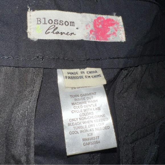 Blossom and Clover Ladies Capris - Picture 8 of 12